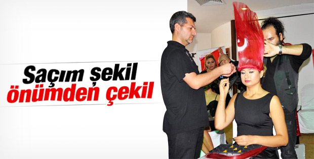 Antalya'da kuaförlerden Cumhuriyet Bayramı şovu
