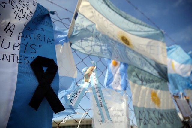 Arjantin kayıp denizaltının mürettebatını aramayacak