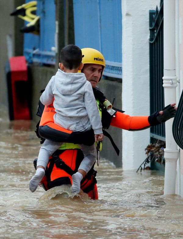Fransa'da sel felaketi: 13 ölü 8 yaralı