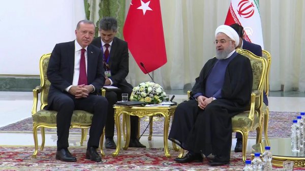 Başkan Erdoğan Tahran zirvesi öncesi Ruhani ile bir arada
