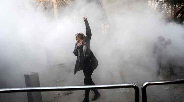 İran Devrim Muhafızları üç kentte konuşlandı