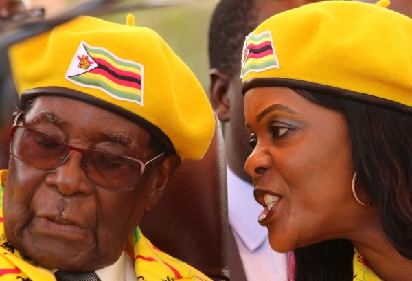Zimbabve darbesinin sebebi First Lady olarak gösteriliyor