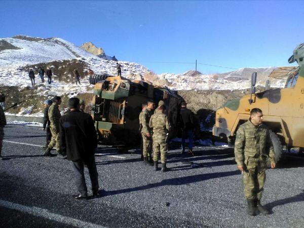 Askeri konvoyda kaza: 15 asker yaralı