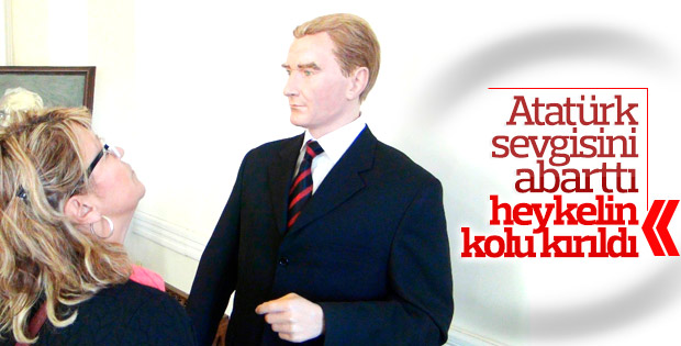 Saçları tek tek dikilen Atatürk heykeli