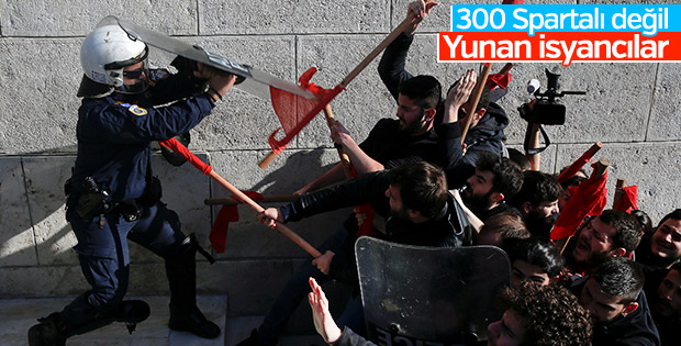 Atina yine karıştı