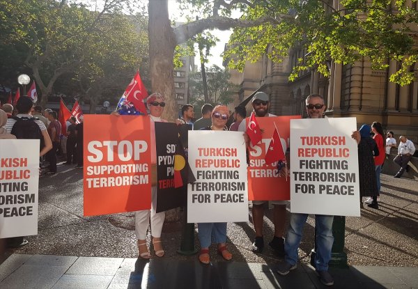 Avustralyalı Türkler Mehmetçik için yürüdü