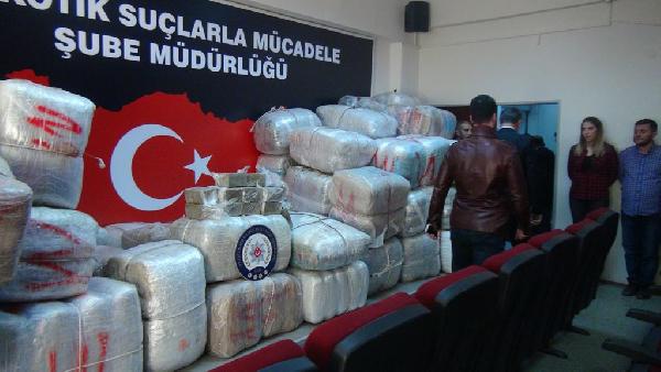 İzmir'de 1.5 ton uyuşturucu ele geçirildi