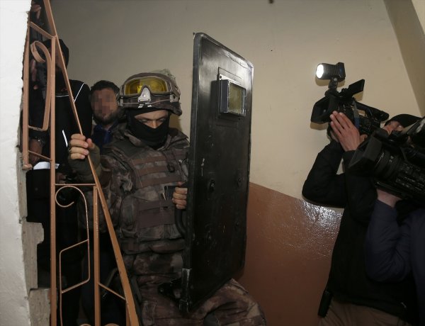 Zeytinburnu'nda kaçak operasyonu: 180 gözaltı