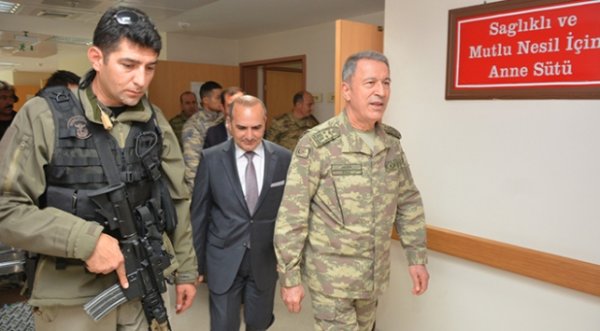 Genelkurmay Başkanı Akar’dan yaralı askerlere ziyaret