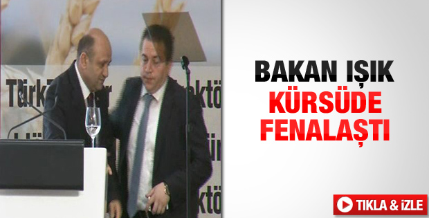 Bakan Fikri Işık konuşması sırasında fenalaştı
