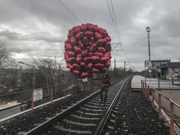 Sevgililer Günü'nün vazgeçilmezi balon satıcıları