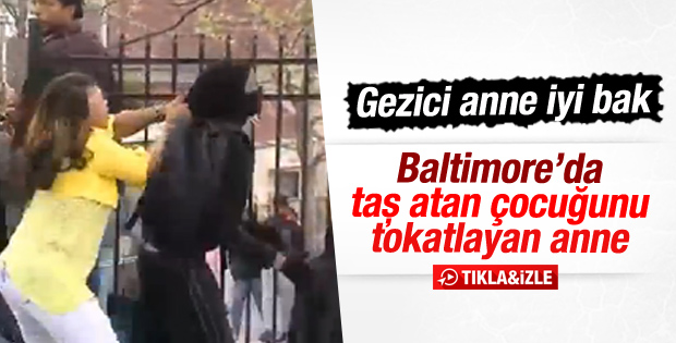 ABD'de polise taş atan eylemciyi annesi zorla eve götürdü