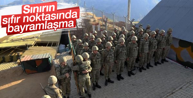 Mehmetçiğin Gomane Tepe Kışlası’nda bayram sevinci