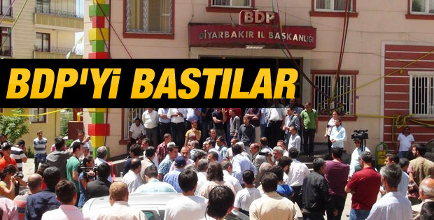 Aileler BDP Diyarbakır İl Başkanlığı'nı bastı