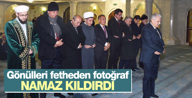 Başbakan Yıldırım Tataristan'da namaz kıldırdı