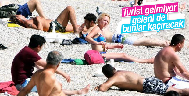 Kadın turiste rahatsız eden yakın markaj