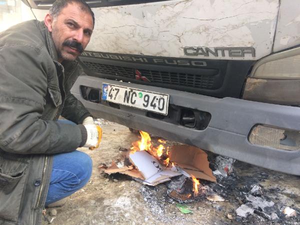 Yüksekova’da araçların yakıt depoları dondu