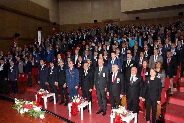 Batman'da Atatürk, Kürtçe ağıt yakılarak anıldı