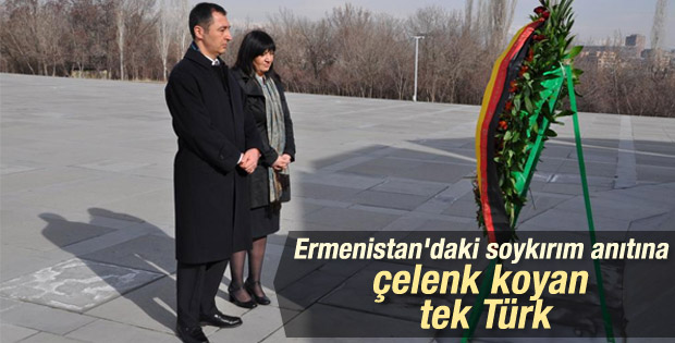 Cem Özdemir Ermenistan'da soykırım anıtına çelenk koydu