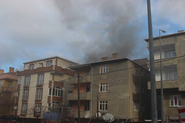 Çerkezköy'de yangın: 14 kişi zehirlendi