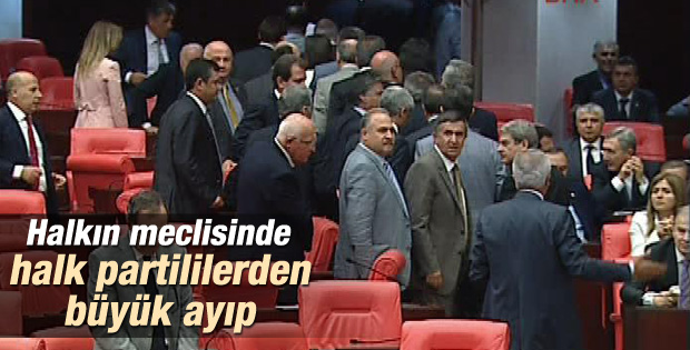 CHP'li vekillerden Erdoğan protestosu