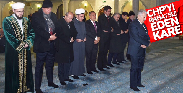 CHP'nin gündeminde Başbakan'ın namaz fotoğrafı var