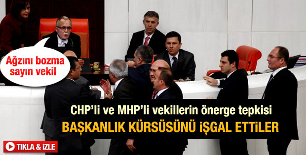 CHP'li ve MHP'li vekiller Meclis kürsüsünü işgal etti