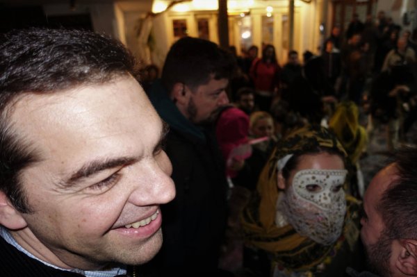 Aleksis Çipras'ın maskeli partide çekilen fotoğrafları