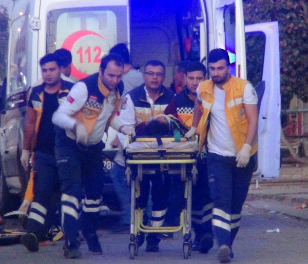 Şanlıurfa'da minibüsle otomobil çarpıştı