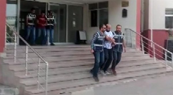 Kiracı olduğu evi satmaya çalıştı