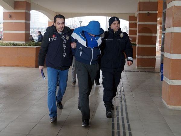 Üniversitede çete kuran Azeri öğrenciler gasp yaptı