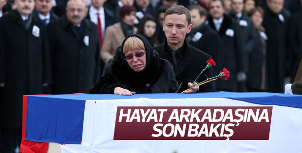 Marina Karlov'un eşine vedası