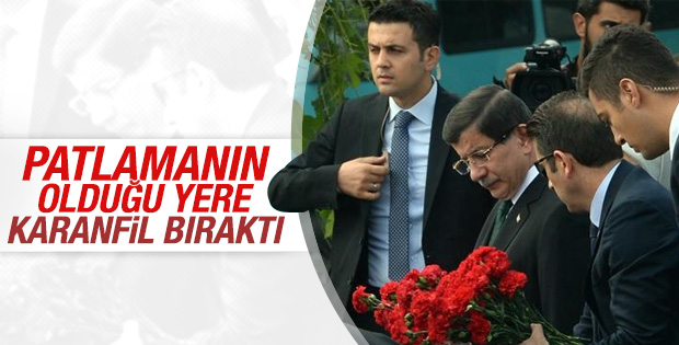 Başbakan Davutoğlu patlamanın olduğu meydana gitti