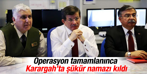 Davutoğlu operasyon gecesi Karargah'ta şükür namazı kıldı