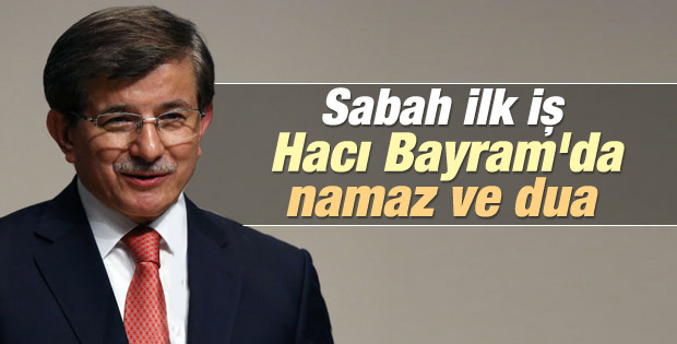 Erdoğan ve Davutoğlu Cuma namazını beraber kıldı