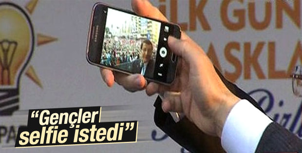 Davutoğlu Kahramanmaraş mitinginde selfie çekti