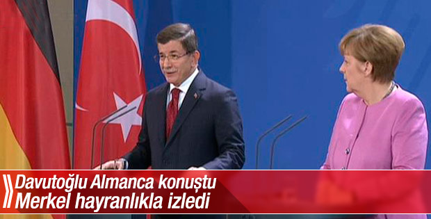 Davutoğlu Sultanahmet'te ölenler için Almanca mesaj verdi