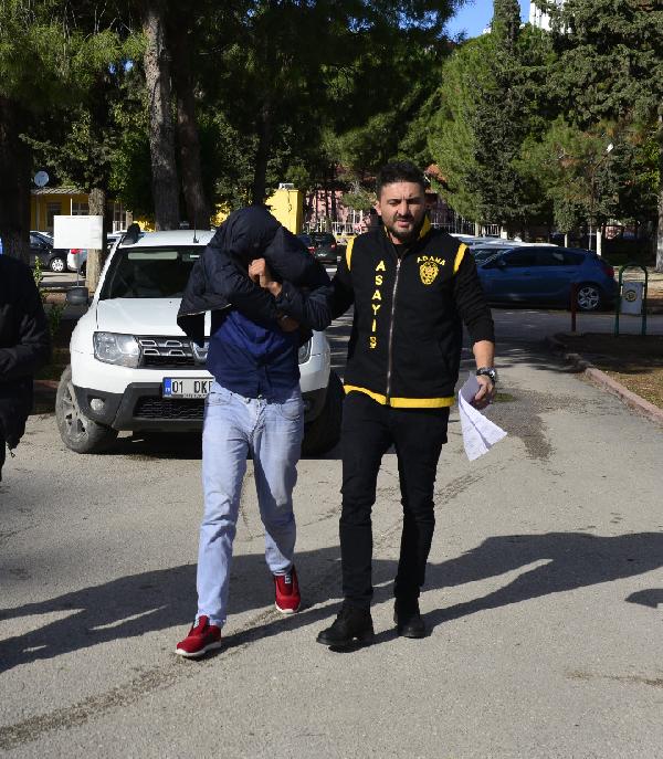 Adana'da minibüs soyguncusu yakalandı