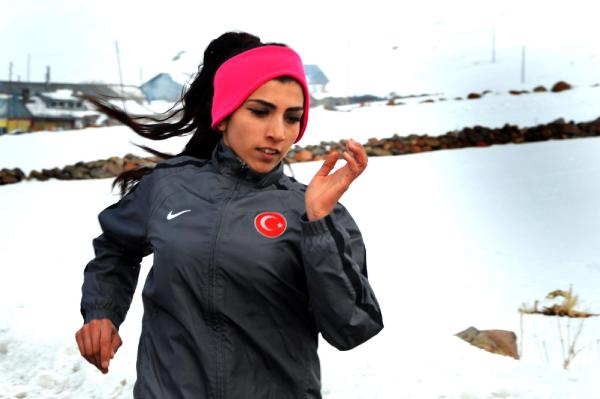Milli atlet Gülcan'ın hayat hikayesi herkesi duygulandırdı