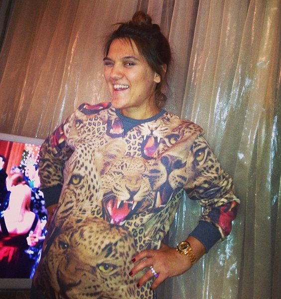 Demet Akalın�ın geyik konusu olan fotoğrafı