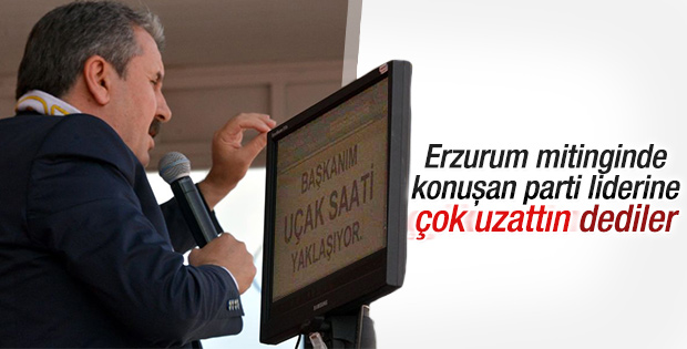 Mustafa Destici'ye prompterdan uçak saati uyarısı