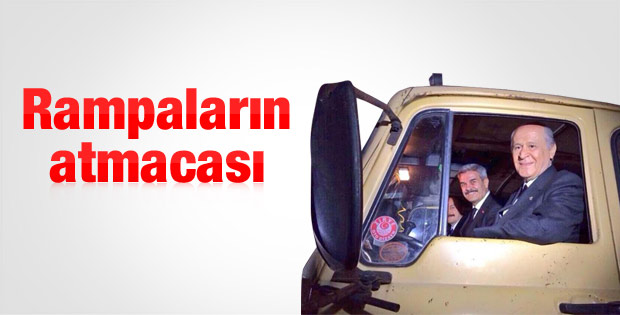Devlet Bahçeli kamyon koltuğunda