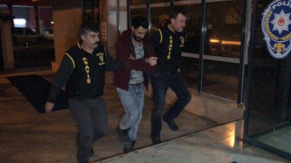 Bursa'da eşine kızan adam iki kızını rehin aldı