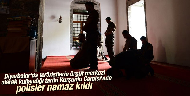 Teröristlerden temizlenen Kurşunlu Camisi'nde polisler namaz kıldı
