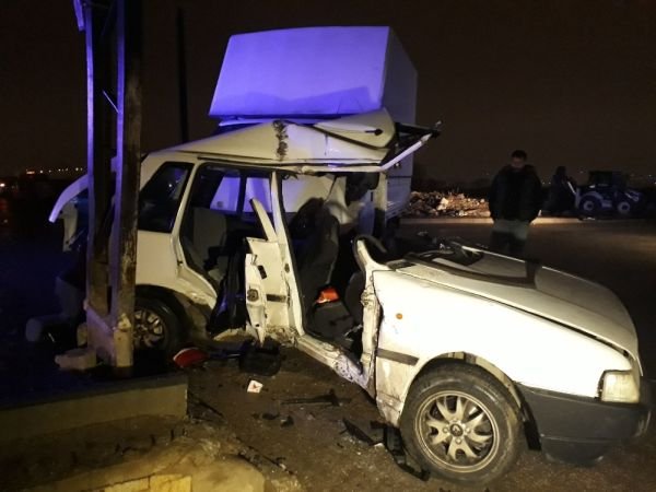 Ankara'da 3 kişi aracın içinde sıkıştı