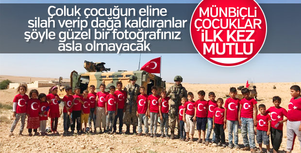 Münbiçli çocuklar Mehmetçik'le poz verdi