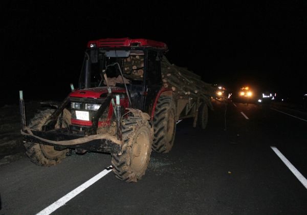 Traktörden kaçarken tıra çarptı