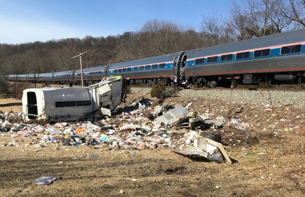 ABD'de Cumhuriyetçi vekilleri tren kaza yaptı: 1 ölü