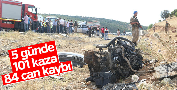 Bayram tatili kan gölüne döndü