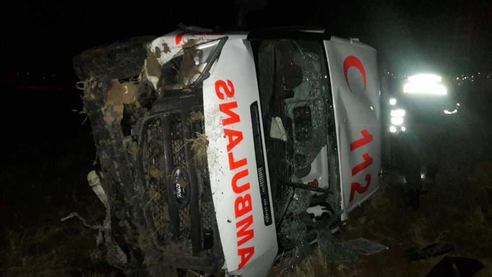 Kayseri'de ambulans şarampole devrildi
